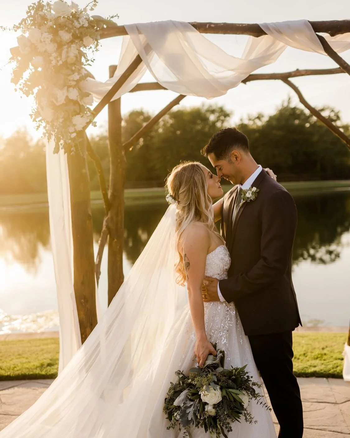 Spring has sprung and we are loving the sunshine it’s brought!!! If you are looking for a Spring 2024 wedding date, reach out today through the link in our bio. Dates are going fast! π€πβ¨
•
•
•
Photography: @racheldriskellphoto