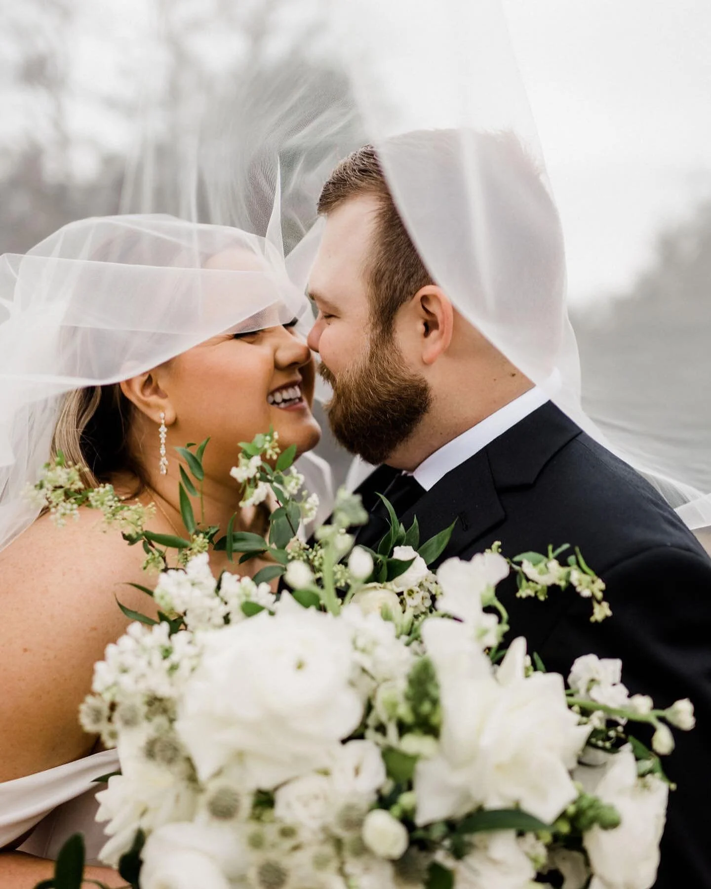 If you know one thing about me it’s that I LOVE a good veil shot…and a Winter wedding at PCR!! This gorgeous February wedding was perfect from beginning to end π€β¨
If you are on the hunt for the perfect Winter wedding venue, we still ha